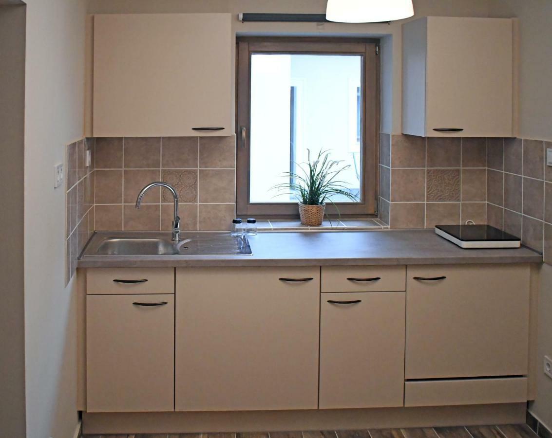 Vatus Apartmanhaz Вац Экстерьер фото