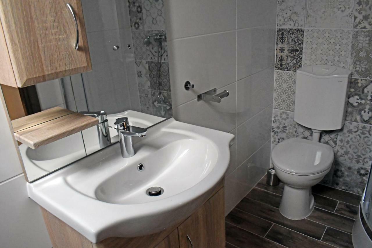 Vatus Apartmanhaz Вац Экстерьер фото